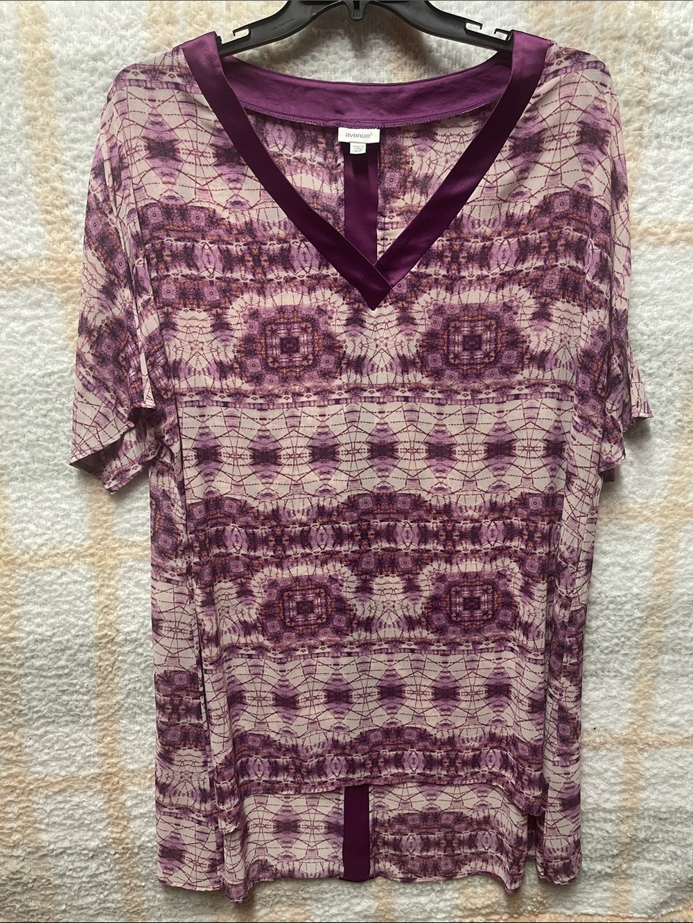 Avenue 18/20 Purple Patterned V-Neck Women’s Top 36” long